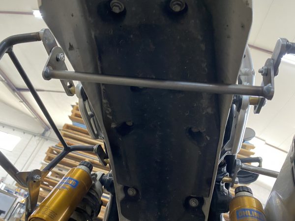 SOPORTE PARA ALFORJA TRIUMPH STREET SCRAMBLER 1200 - Imagen 3